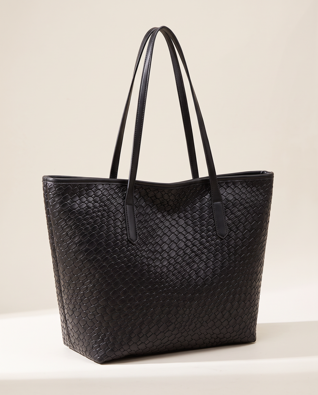 Elia Tote