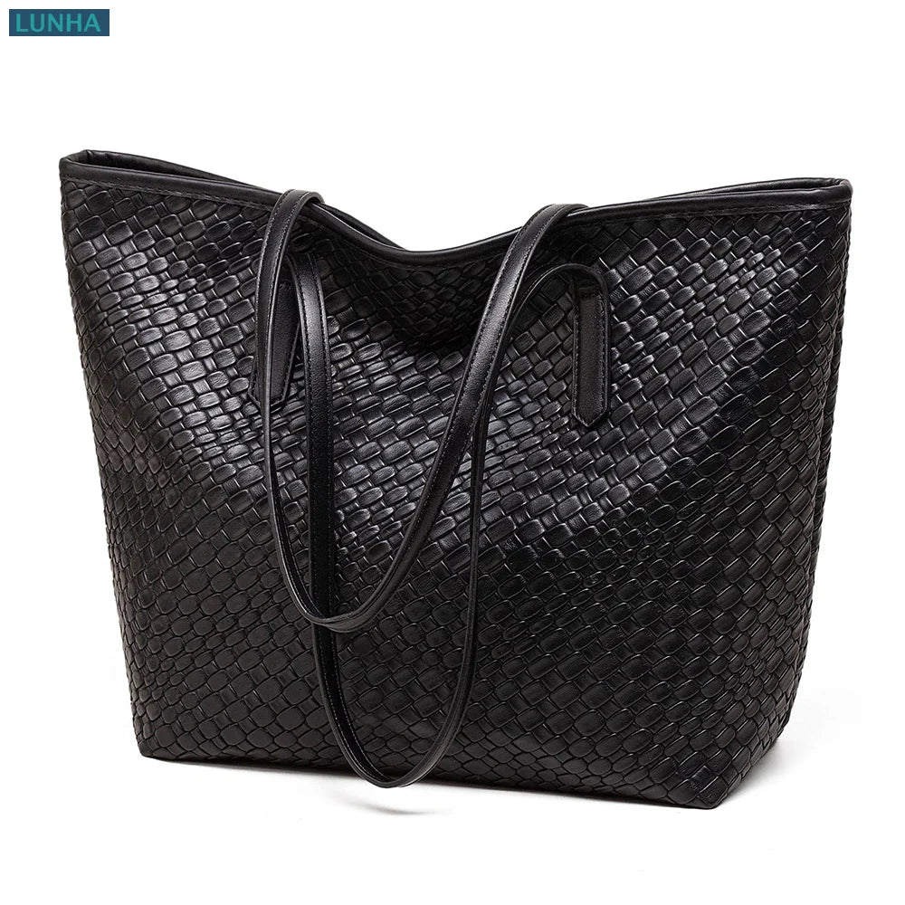 Elia Tote