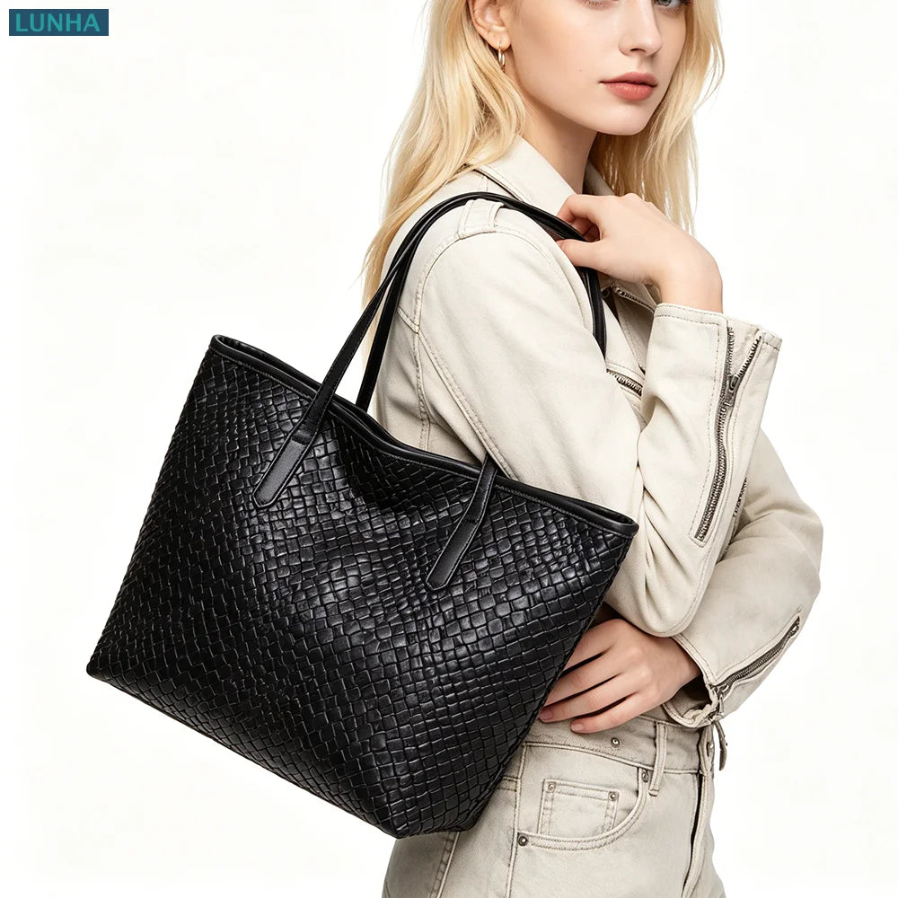 Elia Tote