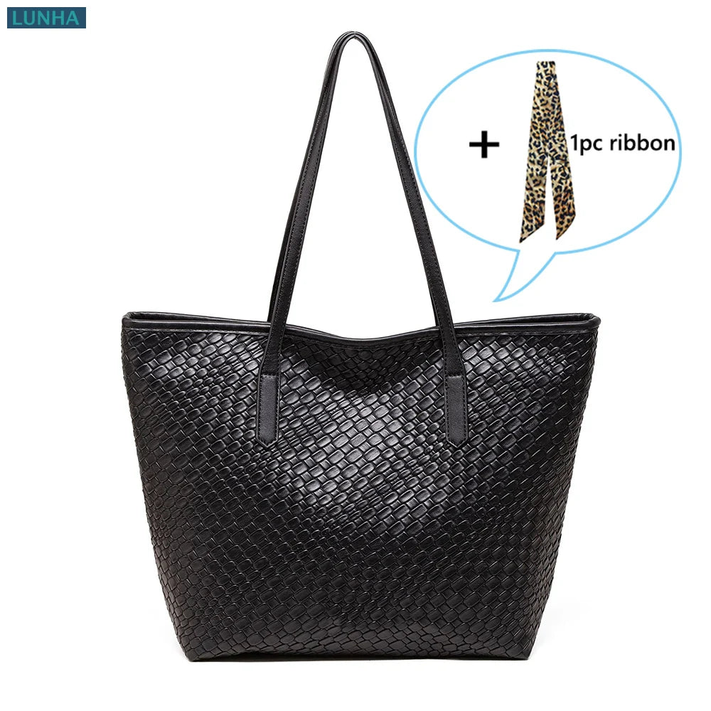 Elia Tote