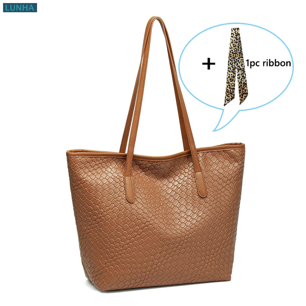 Elia Tote