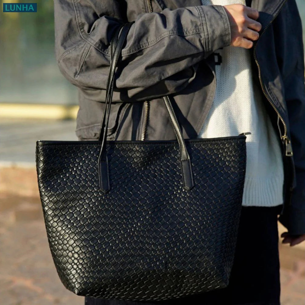 Elia Tote